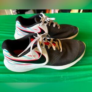 Nike Star Runner 2 Light 'Black White Red' CN7830-100
Size 6Y
